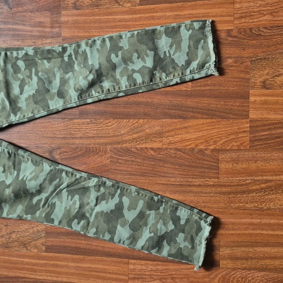 Old Navy Camo Rockstar Ankle Jeans - Picture 6 of 8